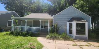 $1,050 - 3 bedroom / 1 bathroom - Single Family Home Gallery 1