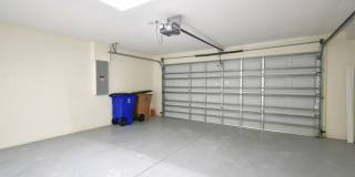 2 Bedroom with Den and Garage. Over !800 Sq. Ft under air Gallery 33