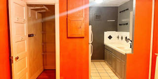 Charming 1BR Townhome in Capitol Hill Gallery 12