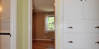 Charming 2 bed 1 bath bungalow with 2nd living room Gallery 16