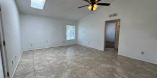 Bright & Spacious 2 Bedroom Condo with Vaulted Ceilings in Phoenix Gallery 3