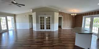 Unique 3/2 + Den home in great location Gallery 6
