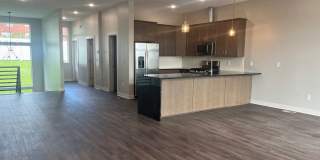 Luxury Living In Midtown - 3bed 2.5bath Townhome Gallery 14