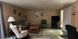 1 Bedroom, 1 Bathroom Fully Furnished Apartment - Near Sky Lakes and Oregon Tech! Gallery 1