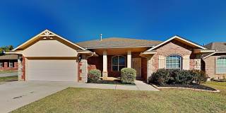 4 Bedroom 2 Bathroom Home - Midwest City Gallery 3