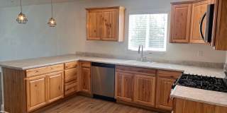 3 Bedroom Home With Large Backyard on West Side Gallery 5