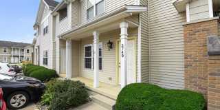 Charming 2BR Condo in Champaign Gallery 1