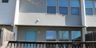 CONTEMPORARY URBAN CONDO NEAR DOWNTOWN Gallery 22