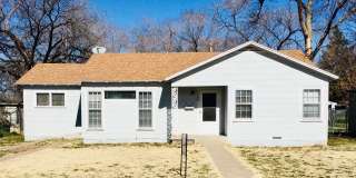 Spacious 3/2 with Hardwood Floors Gallery 1