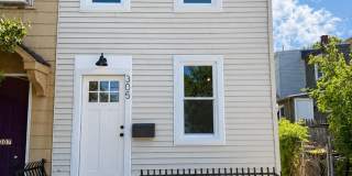 Beautifully Renovated 2 bedroom Tiny Home - End-of-Row Unit w/ Laundry! Gallery 1