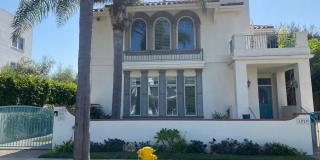 Spacious 4-bedroom 4.5 bath Home in a Gated Complex Gallery 1