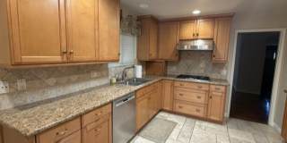 Spacious & Charming 3 Bedroom and a Den Home with Beautiful Updates Gallery 25