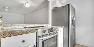 Spacious 1-bedroom, 1.5-bath, two-story Kirby Creek townhome close to N. Dale Mabry Gallery 12