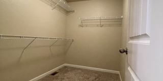 Spacious Two-Story Townhouse Gallery 17