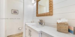 2449 S Bayshore Dr Gallery 21