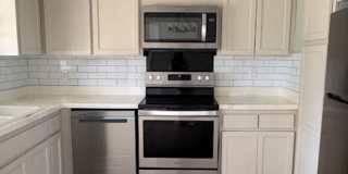 Stylish Seminole Condo with Private Garage in Chateaux de Bardmoor 55+ Community - AVAILABLE JUNE 1ST Gallery 6
