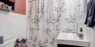 Welcome to 528 W 43rd St, a charming home located in the heart of Indianapolis. Gallery 21