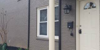 END UNIT!! 2 Bed/1.5 Bath Townhouse! Water/Garbage Included! Walk to APSU! Gallery 3