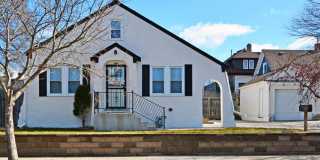 * Move In Special! * Beautiful 4-Bedroom, 1-Bathroom Home Available Now in NE Minneapolis! Gallery 1