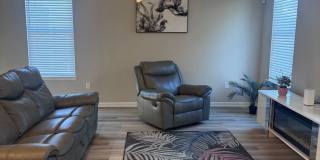 Charming 4BR House in Hampton Gallery 1