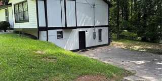 Room in 2 Bedroom Home at Wedgewood Dr Gallery 21