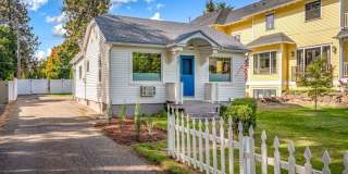 Historical 2 bed 2 bath with basement living room Historical 2 bed 2 bath with basement living room Gallery 1