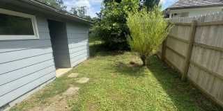 1906 E. Maxwell Gallery 23