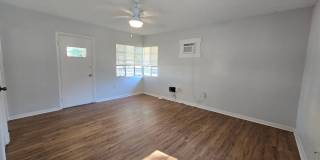 Cute Studio Duplex in Downtown Sarasota Available Now! Gallery 4