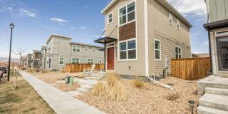 Charming 2 bed 2.5 bath newer Paired Home Gallery 1