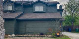 Renovated 2 Bedroom Duplex with Garage Near Airport and North Star Mall Gallery 1