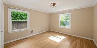 Charming Cottage in First Addition in Lake Oswego! Gallery 23