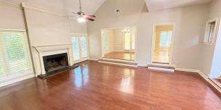Newly Painted Germantown Home Minutes Away From Thornwood Market Row. Pets Are Welcome With Owner's Approval, Fees Will Apply. Gallery 9