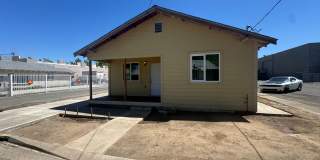 2 bed/1 ba cottage - downtown Yuba City Gallery 1