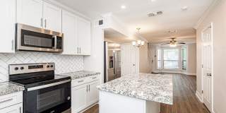 2 Bedroom Townhome off Jefferson Hwy & Bluebonnet Gallery 1