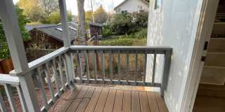 Quaint 2 Bedroom, 1 Bath House: Steps Away from Historic Old Town Auburn Gallery 1