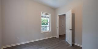 1913 Burnett Avenue Gallery 11