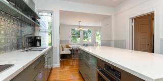 Castro: UNFURNISHED Top Floor Flat w/ Private Deck, W/D in unit & Garage Parking Gallery 52
