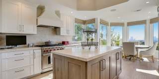 Stunning Fully-Furnished Harbor Ridge View Estate Gallery 8