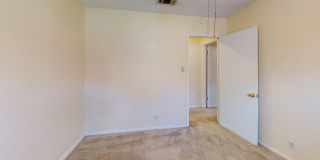 Spacious 3 Bedroom Home with Sunroom & Large Backyard Gallery 21