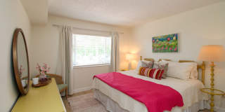 ** CANAL VIEW 2 BEDROOM\2 BATH CONDO ** SEASONAL OR ANNUAL ** BLUE POINT CLOSE TO DOWNTOWN NAPLES AND NAPLES BEAUTIFUL BEACHES ** CANAL BOAT SLIP AVAILABLE ** Gallery 31