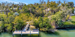 ALL THE CHARM! - Siesta Key 1+ acre on the Bay - 3 bed/ 2 bath pool home Gallery 73