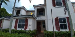 2242 NE 42nd Cir Gallery 1