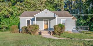Charming Charlotte Retreat with Convenience at Every Turn, 2BR/1BA/880 sq ft Gallery 1
