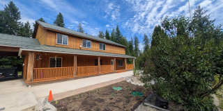 Spacious 4BR Home Near Sacheen & Davis Lake Gallery 1
