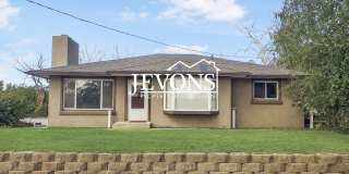 Near Randall Park - Charming home with two kitchens and washer/dryer included! Gallery 1