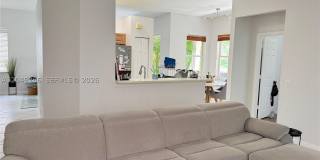 1074 Bluewood Ter Gallery 11