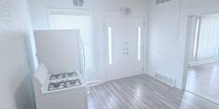 4438 Pearl Rd Gallery 6