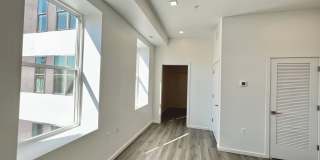 725 W Pratt Gallery 69