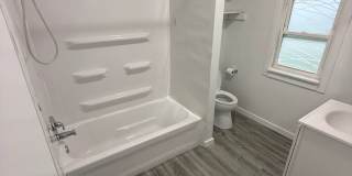 Cute 2 Bedroom Home with Large yard! Gallery 6
