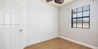 3728 NE 3rd Ct Gallery 18